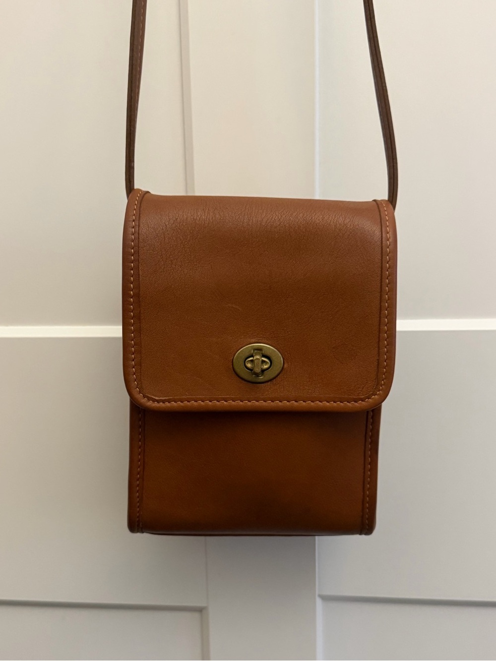 Vintage Coach 9620 Compact Pouch British Tan Leather Crossbody
